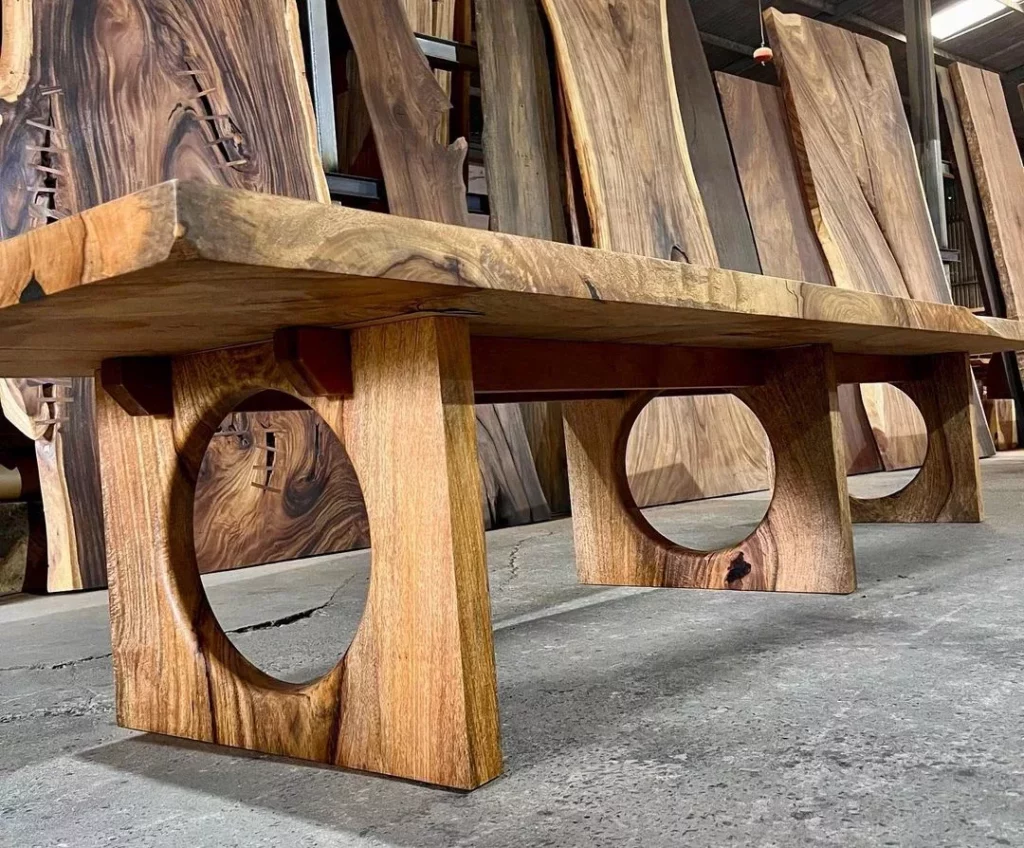 contoh meja kayu di Jasa pembuatan furniture meja kayu jati dan trembesi